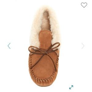 Minnetonka Jackie Juniors slippers size 5 NWOT